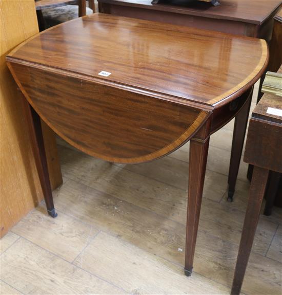 A George III oval Pembroke table W.81cm